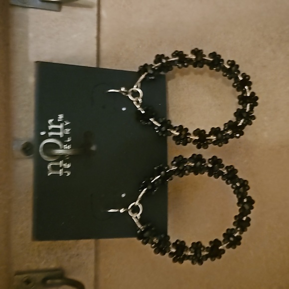 Noir Earrings - Picture 3 of 3